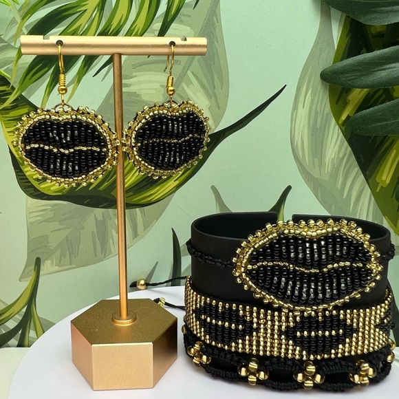 Black & Gold Glam Beaded Lips Bracelet set with Matching Earrings - Picture 9 of 9